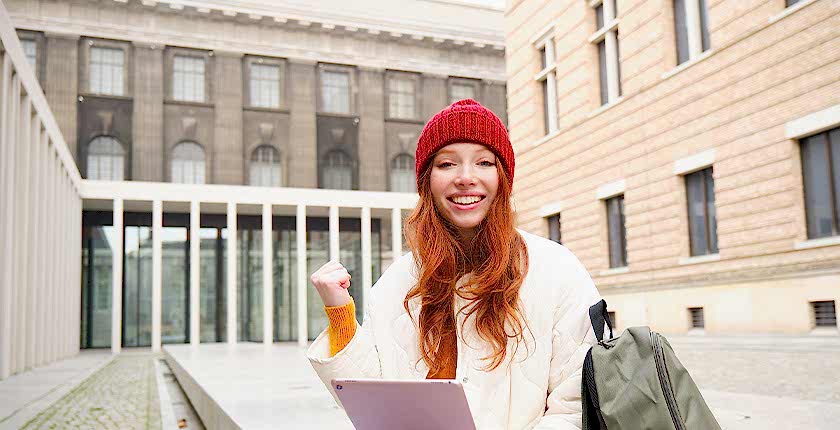 YURT DIŞINDA EĞİTİM İÇİN İNGİLİZCE BİLMENİN AVANTAJLARI